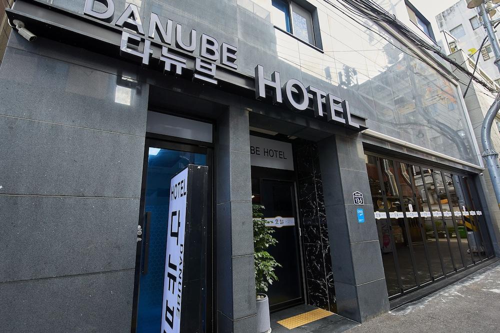 Danube HOTEL - Exterior