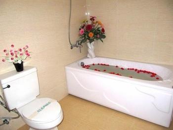 Camellia Nha Trang 2 Hotel - Bathroom