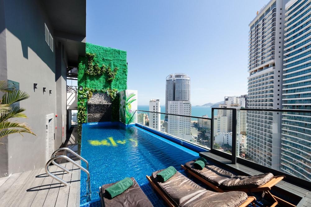 Ivy Nha Trang hotel - Rooftop Pool