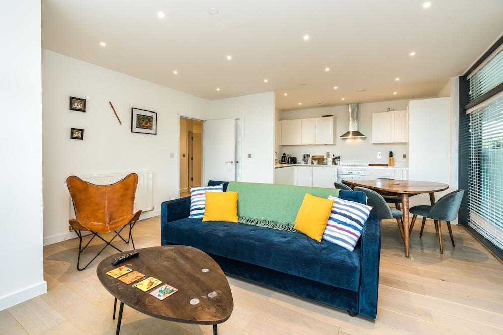 2 Bedroom Apartment on Homerton Road - Featured Image