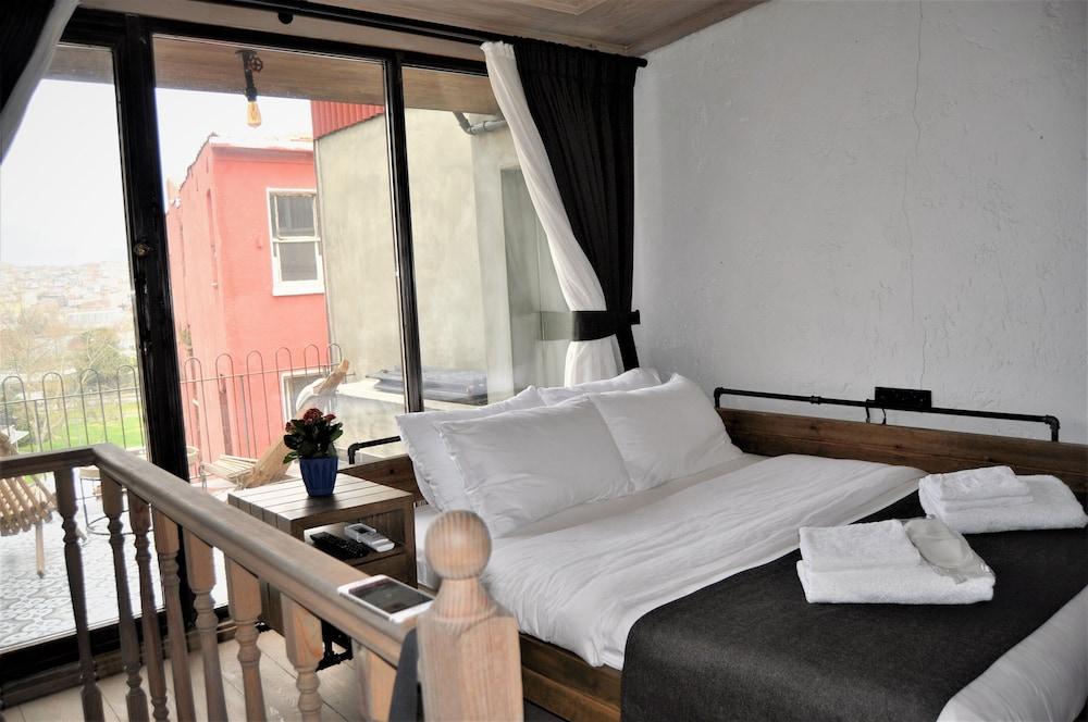 Rooftop Balat Rooms & Apartments Turkuaz Olive - Featured Image