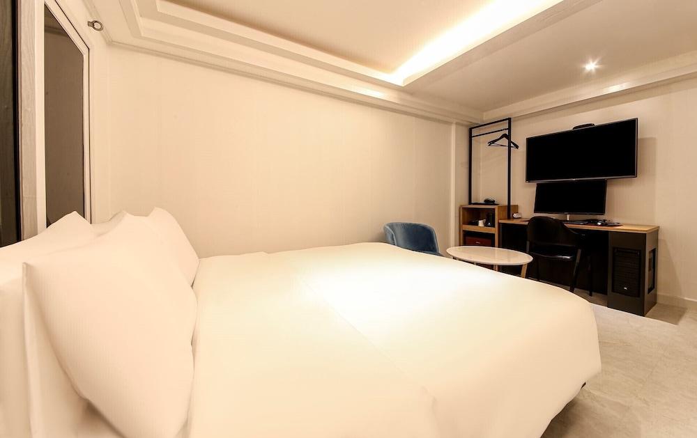 Busan Seomyeon Business Hotel J7 - Room