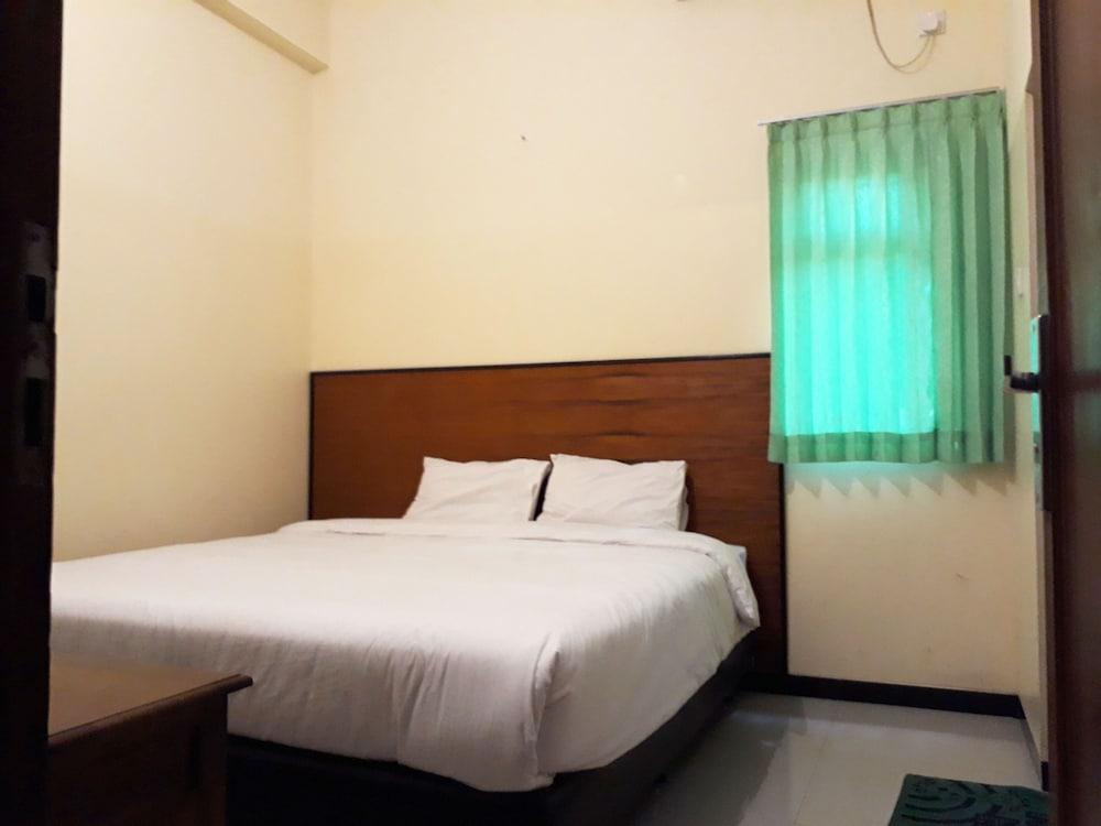 Hotel Pelangi Indah - Room