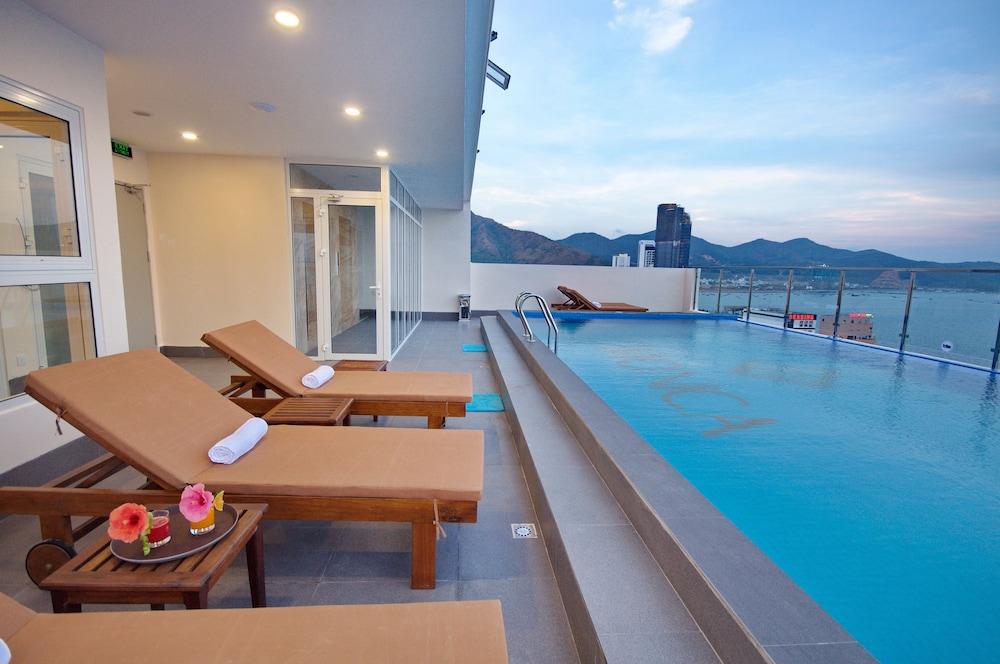 Gibson Hotel Nha Trang - Outdoor Pool