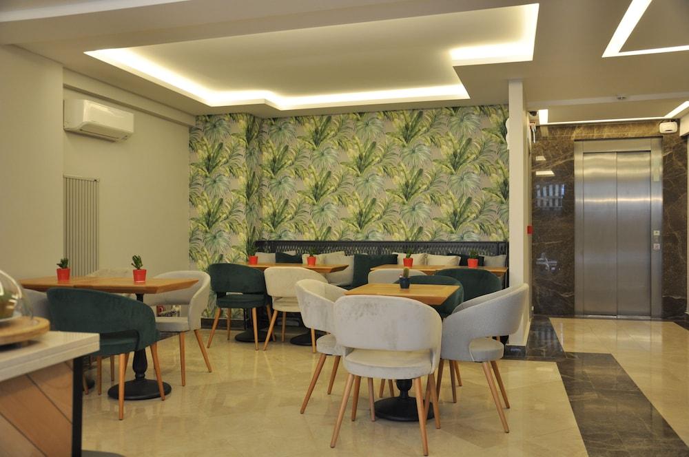 Centrum Suites İstanbul - Lobby Sitting Area