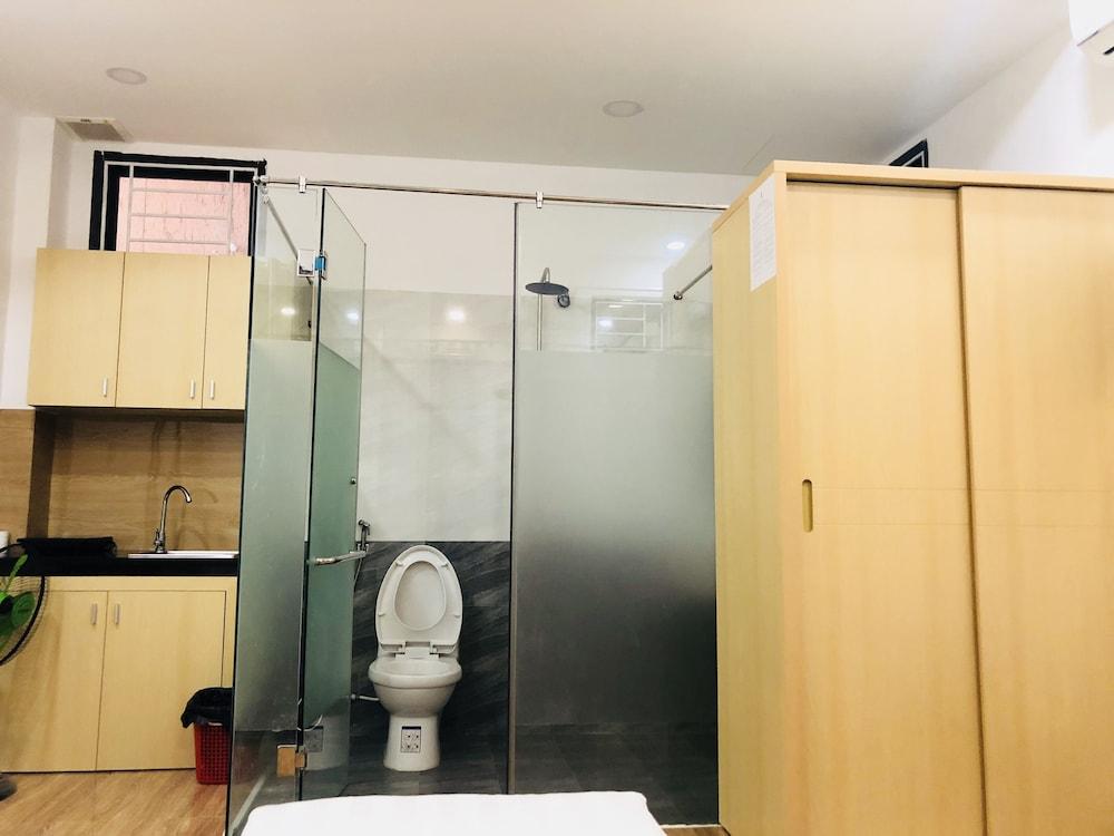 Quoc Minh Apartment - Bathroom