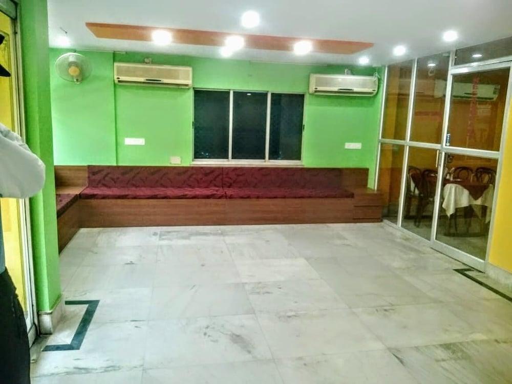 Janata Hotel & Restaurant - Lobby Sitting Area