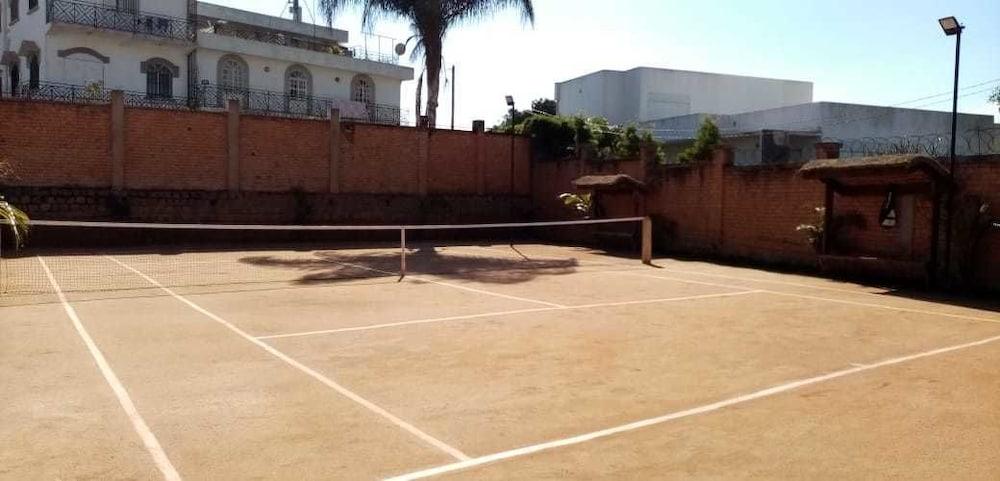 Arche De Noé Hotel - Tennis Court