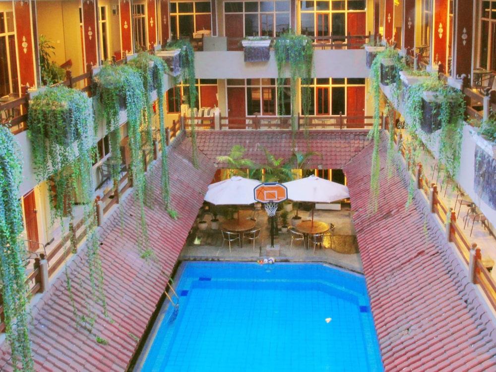 Hotel Karthi - Featured Image