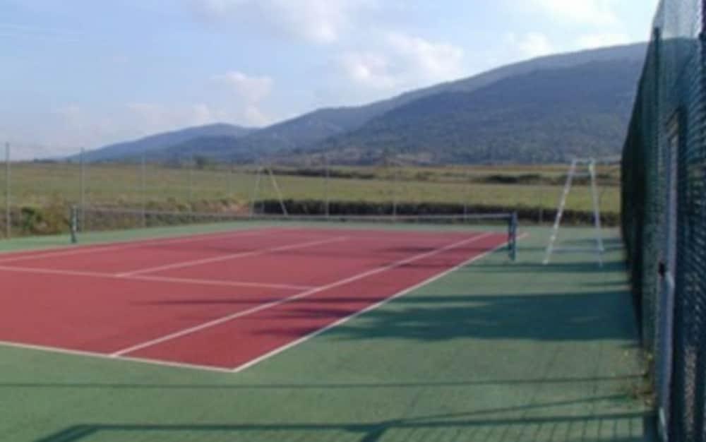 Hôtellerie du Château de Floure & Spa - Tennis Court