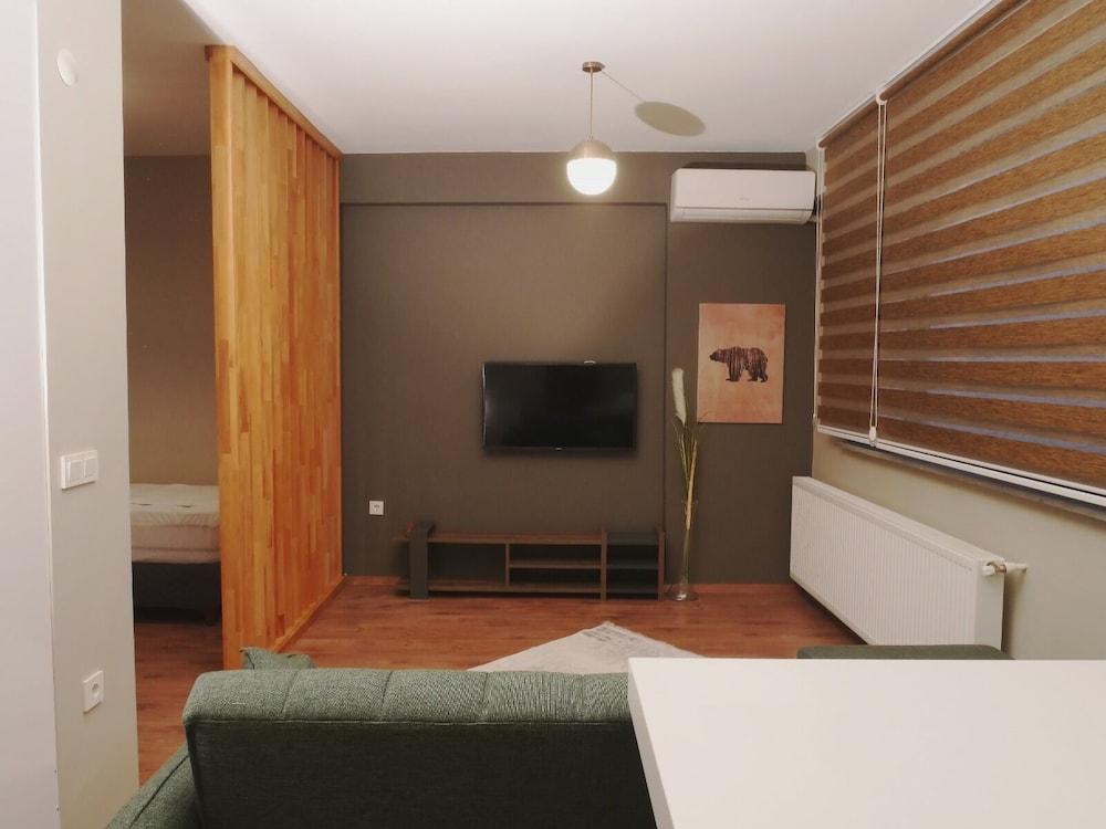 NO24 Suites - Living Area