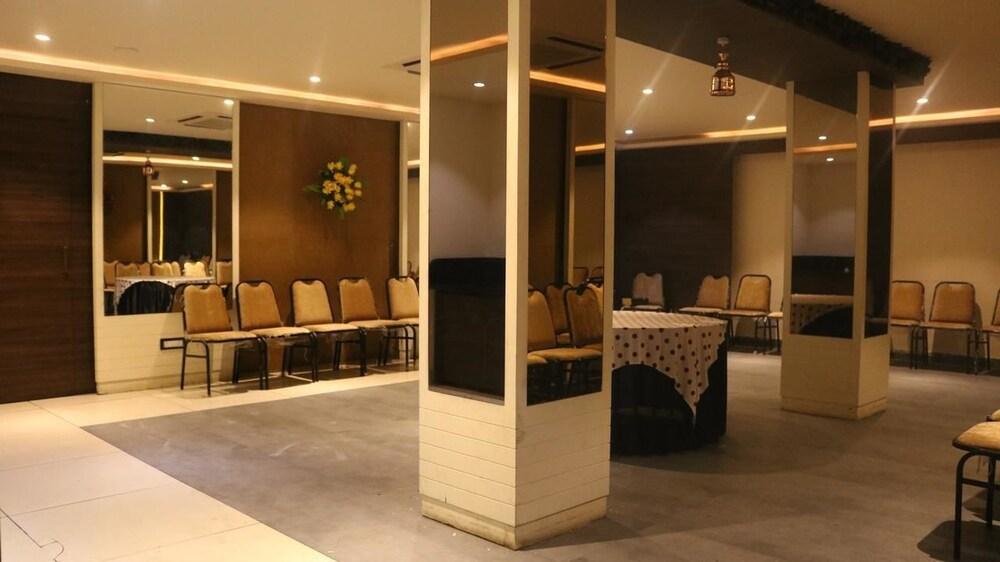 Hotel Bhagwati Park - Interior