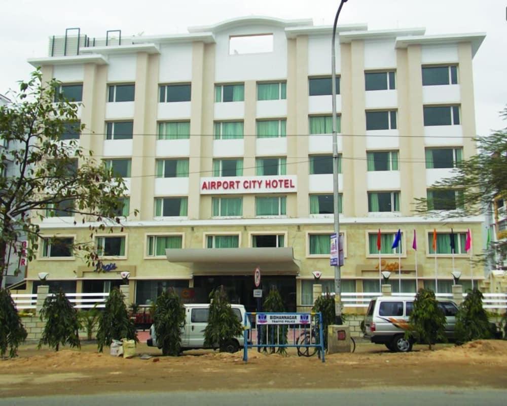 Airport City Hotel - Featured Image