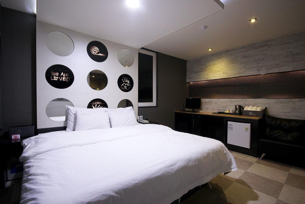 Hotel OZ Oncheonjang - Guestroom