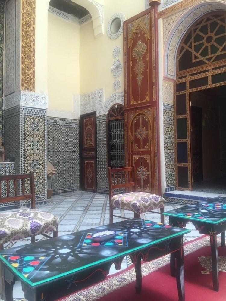 Dar El Karaweiene - Lobby Sitting Area