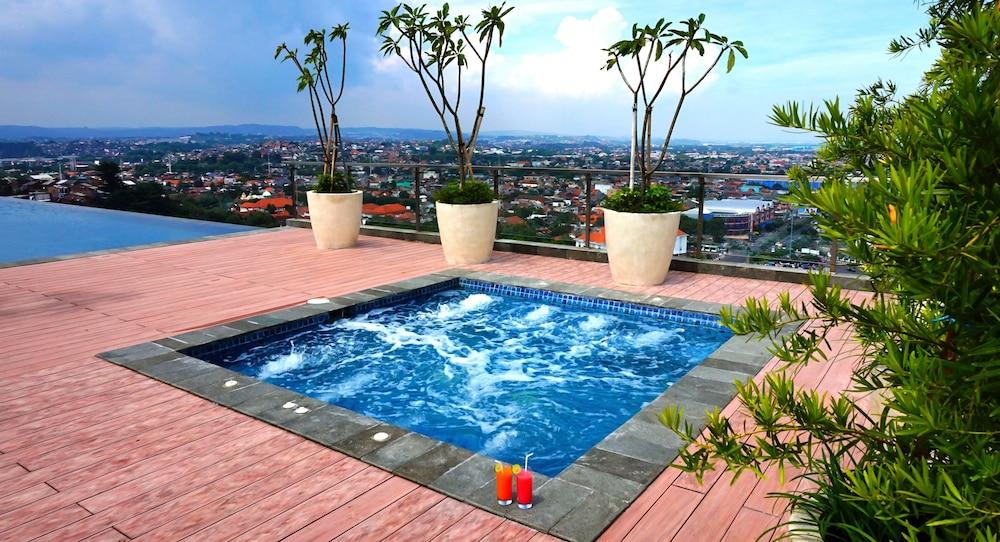 Louis Kienne Hotel Pandanaran - Rooftop Pool