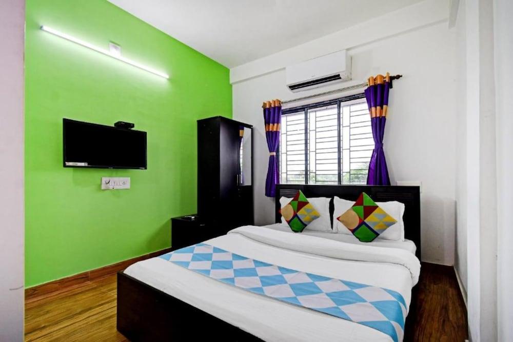 Goroomgo Relax Inn Chinar Park Kolkata - Room