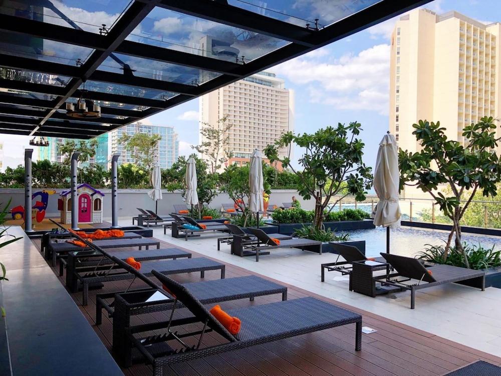 Parama Apartments Balcony Beachfront - Outdoor Pool