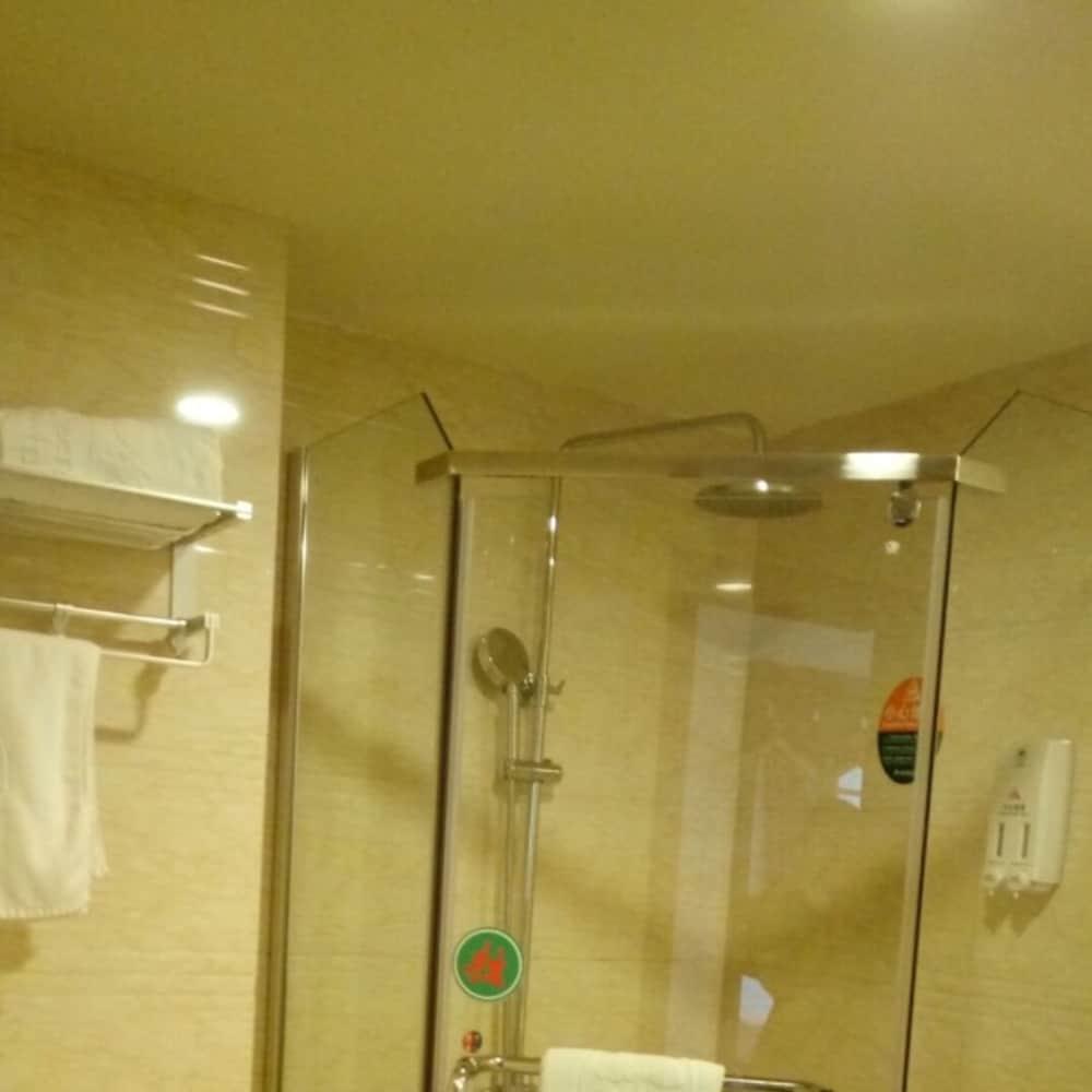 GreenTree Inn  Guilin Yangshuo Impression Sanjie Liu Express Hotel - Bathroom