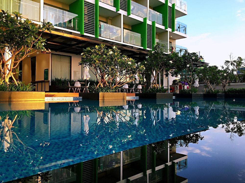 Ariyana Apartments by Vievid - Outdoor Pool