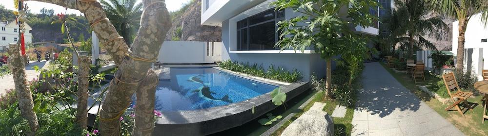 Ngoc Long Villa Nha Trang Ocean View - Outdoor Pool