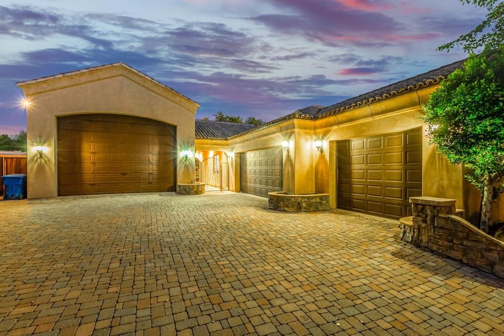 Luxury Home at Red Mountain! Heated Pool, Bocce Court, Firepits! Sleeps 10. Dog Friendly. by RedAwning - Exterior