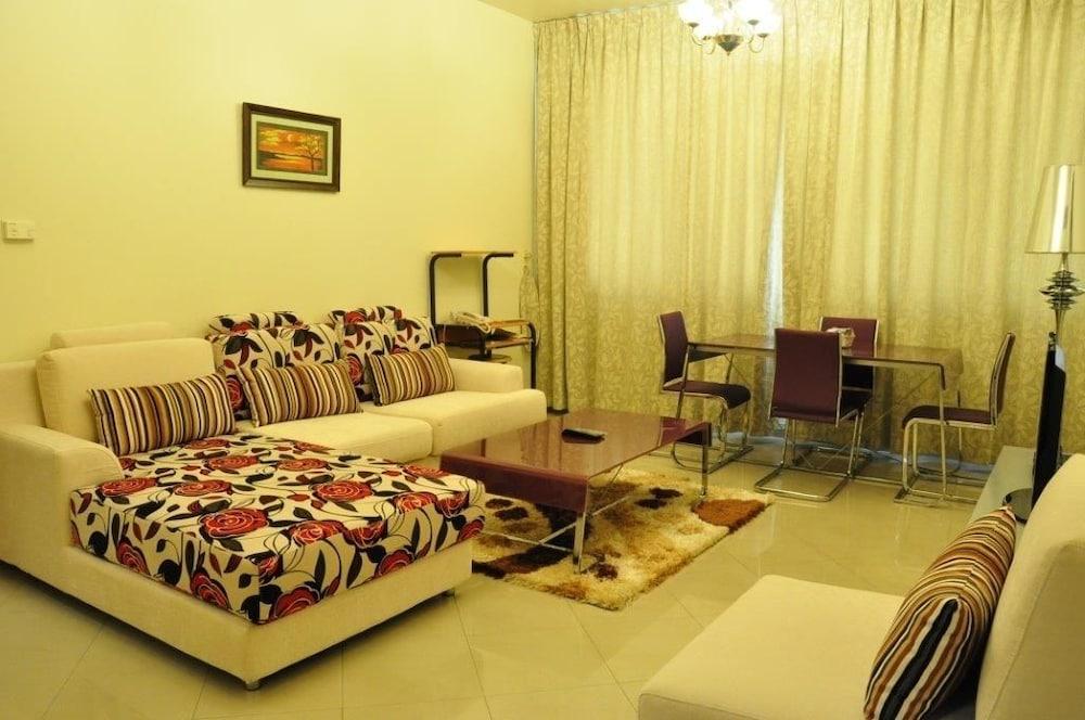 Abu Dhabi Plaza Hotel Apartments - Living Room