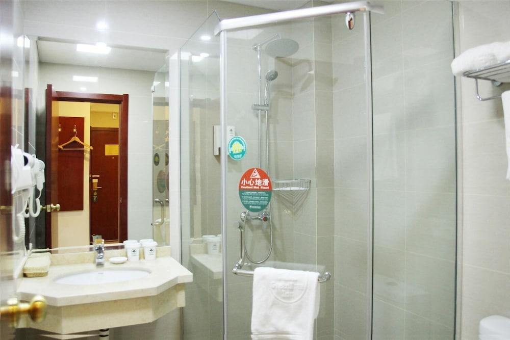 GreenTree Eastern Guilin Railway Station Hotel - Bathroom