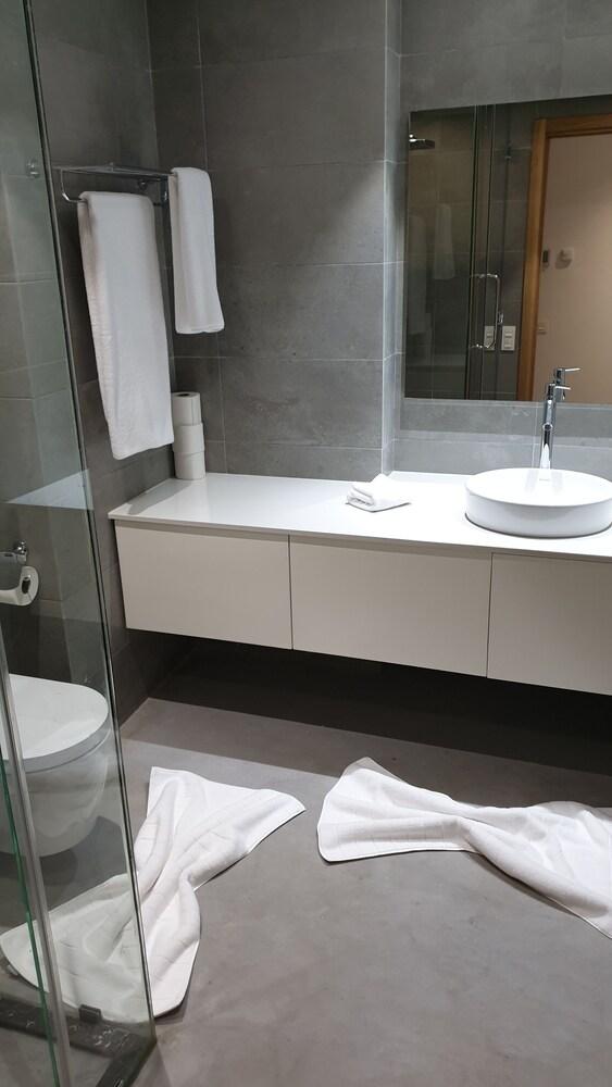 Urban Luxury Loft Penthouse - Bathroom