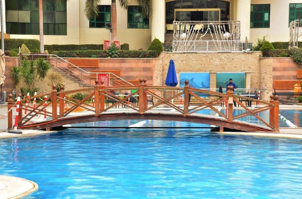 فندق تشين لاكس بارادايس هوتل - Outdoor Pool