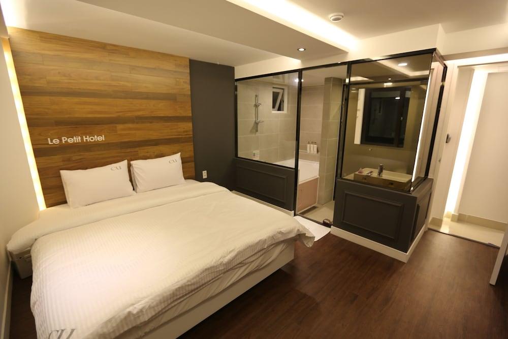 CU Hotel - Guestroom