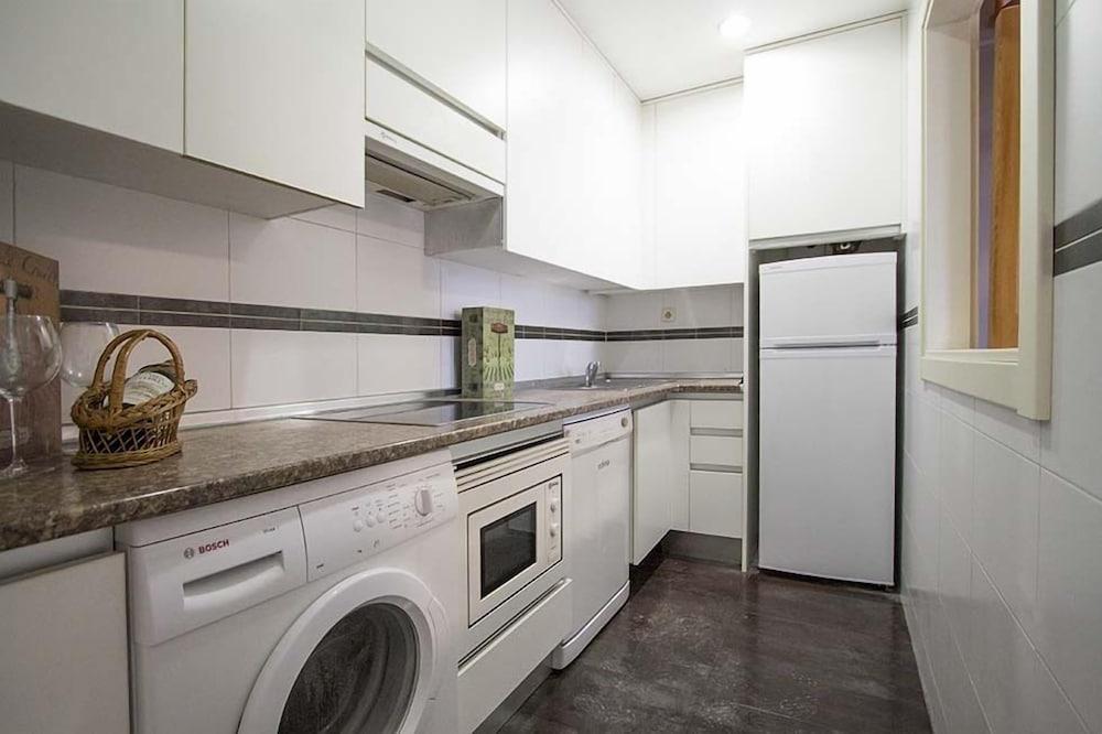Apartamentos Naitly  Madrid Cuatro Torres - Private Kitchen