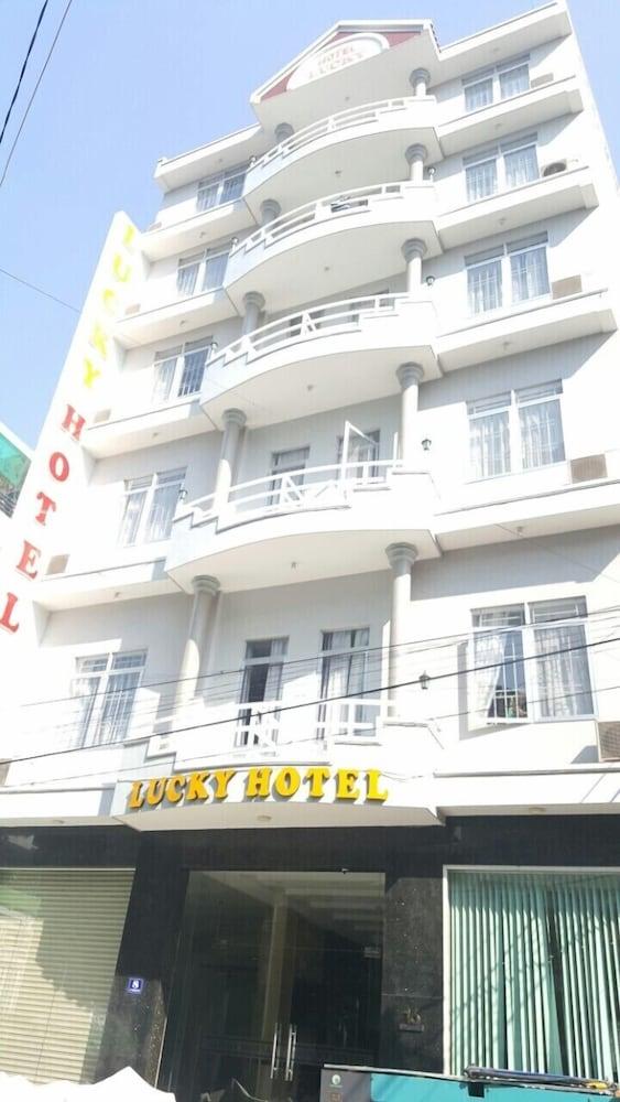 Lucky Hotel - Front of Property