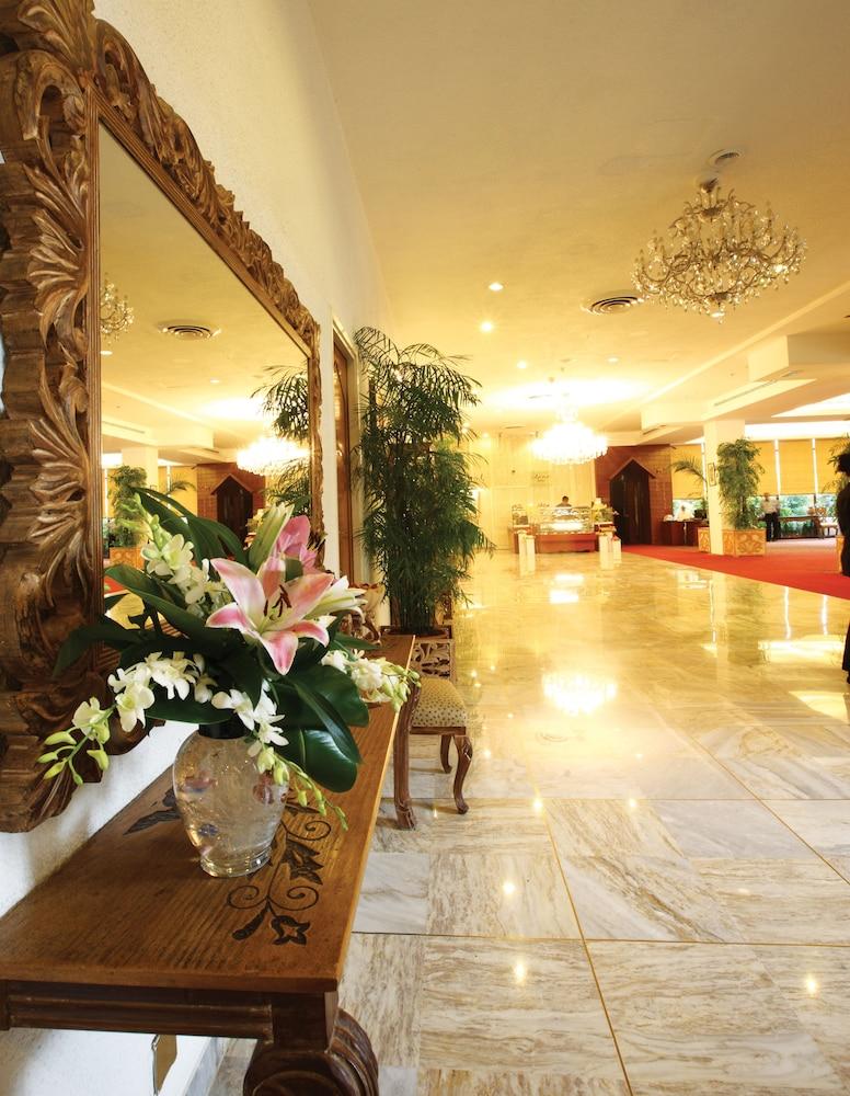 Pearl Continental Hotel Karachi - Lobby