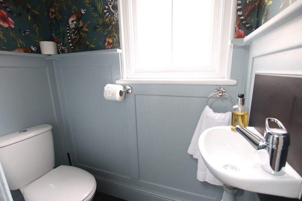 ذا بارلي مو سنترالي لوكيتيد 3 بد أبارتمنت - Bathroom