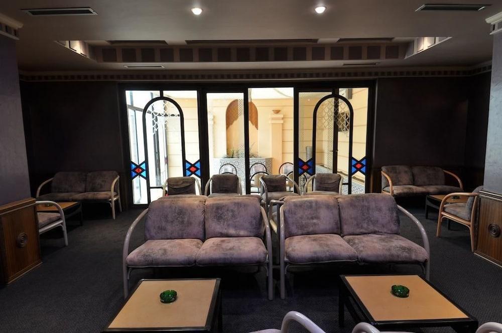 Wassim Hotel - Lobby Sitting Area