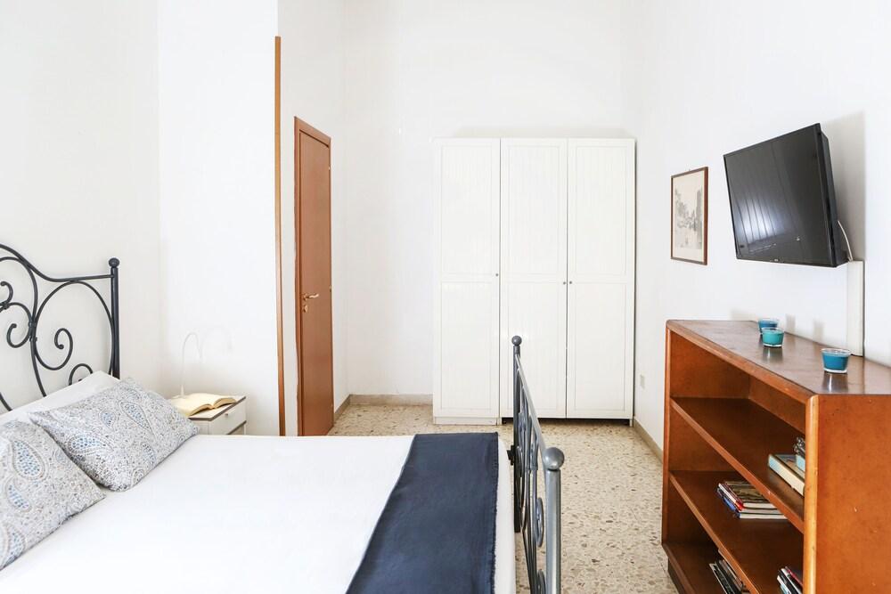 Ciccone Apartments nel centro di Napoli - Room