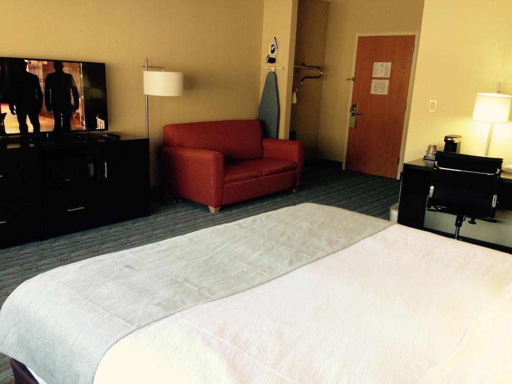 Cherokee Grand Hotel - Room