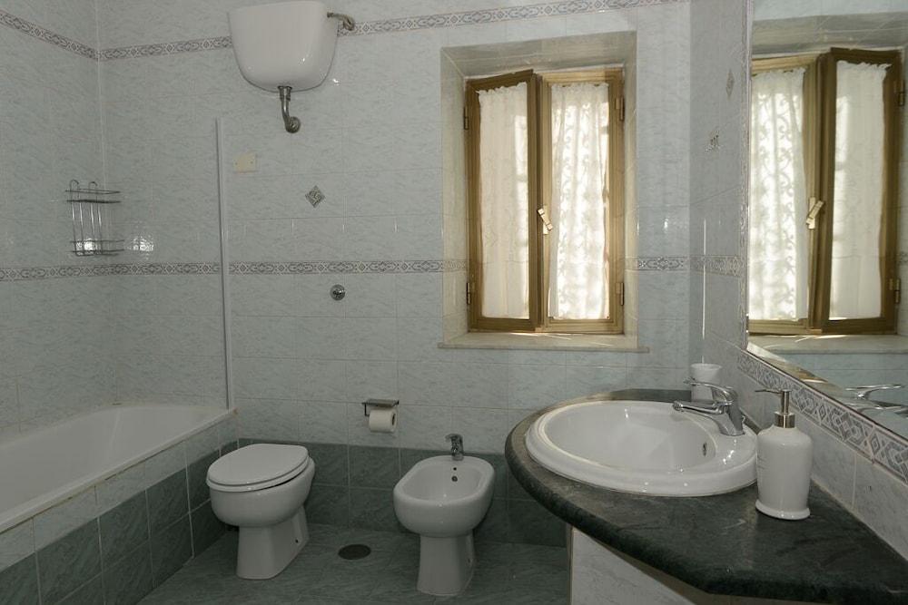 نابولي رويال سويت - Bathroom