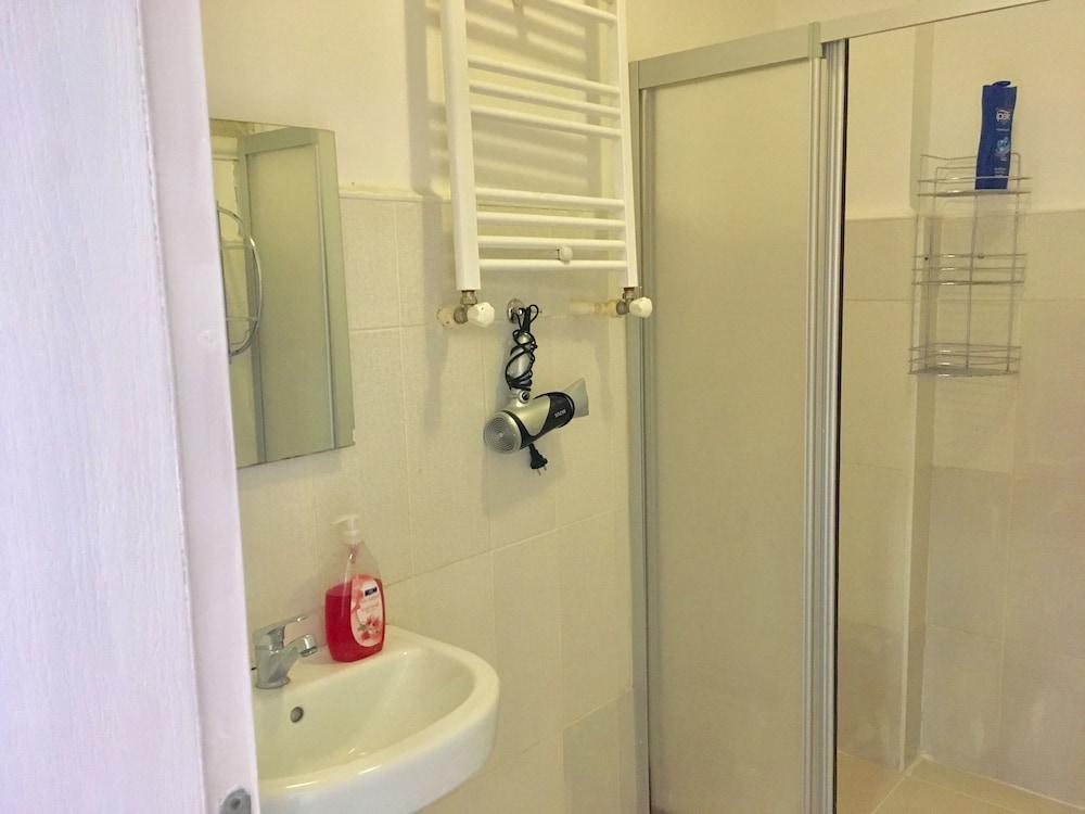 Zeytin Apart - Bathroom Shower