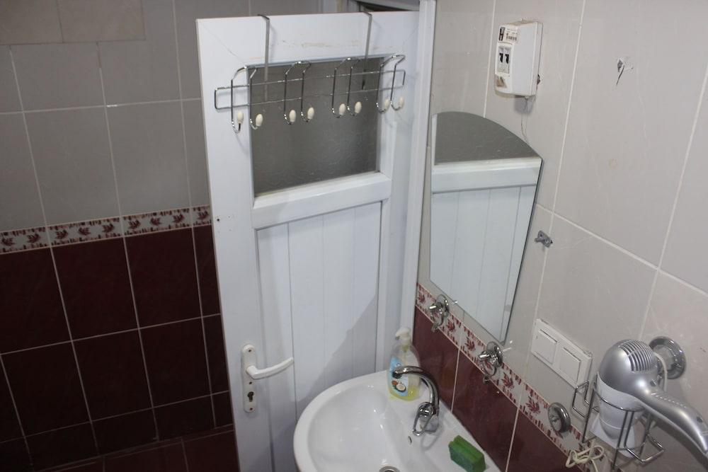 Layalina Apartment - Bathroom
