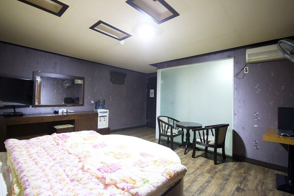 Busan Gupo Naias - Room