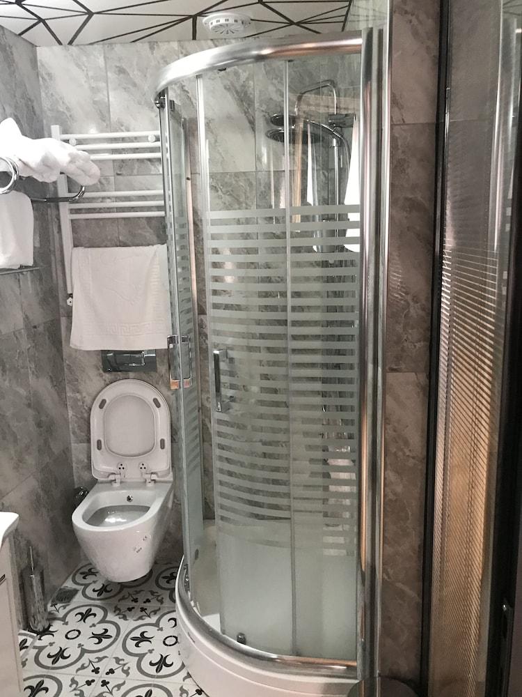 Staryy Dom Resort - Bathroom
