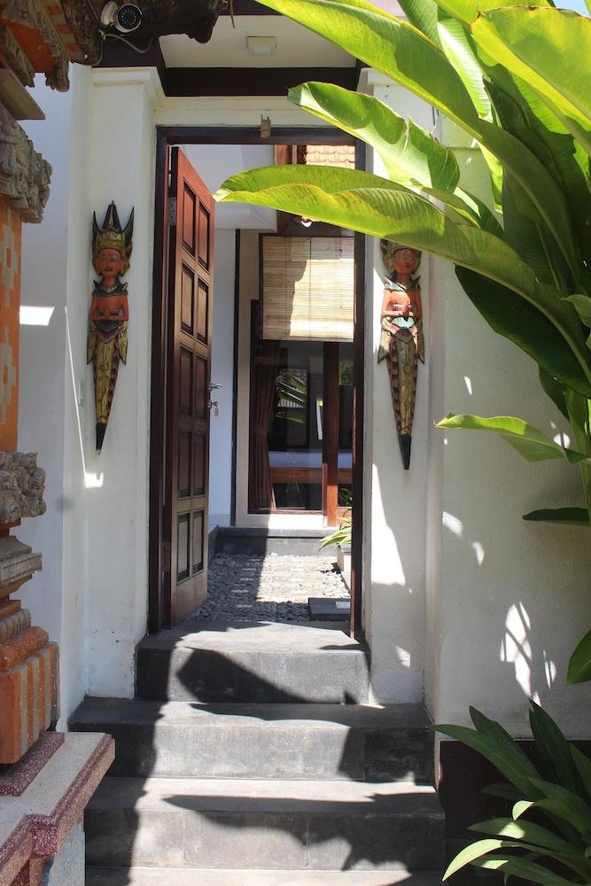 Jukung Villas Kuta - Exterior detail