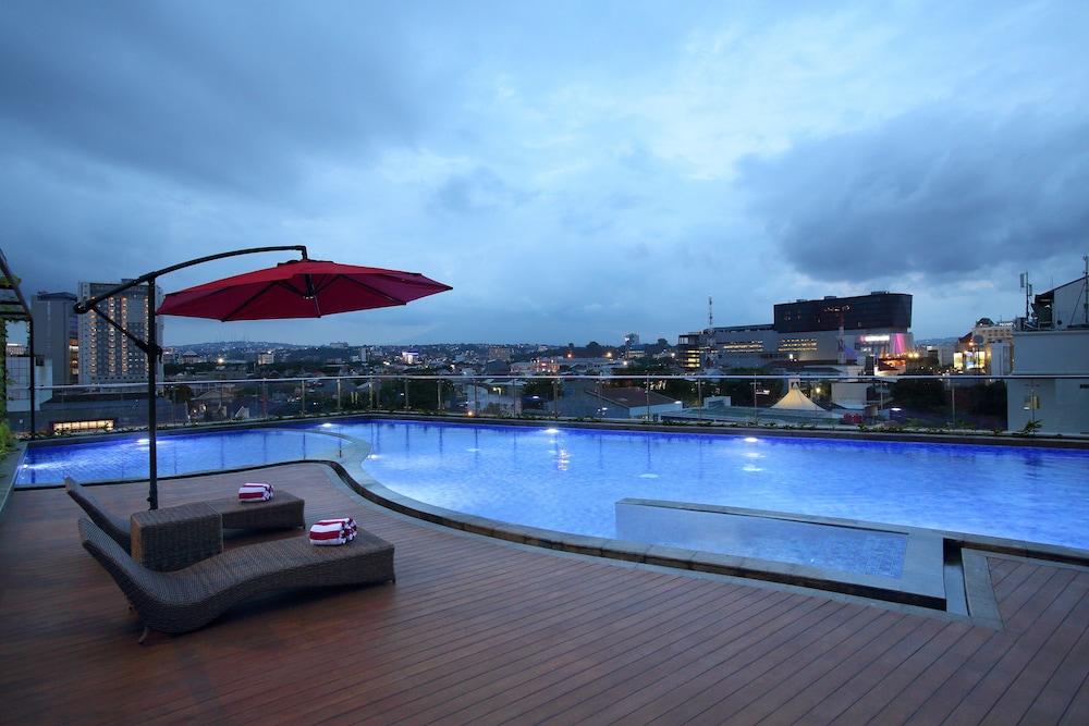 Grandhika Hotel Semarang - Outdoor Pool
