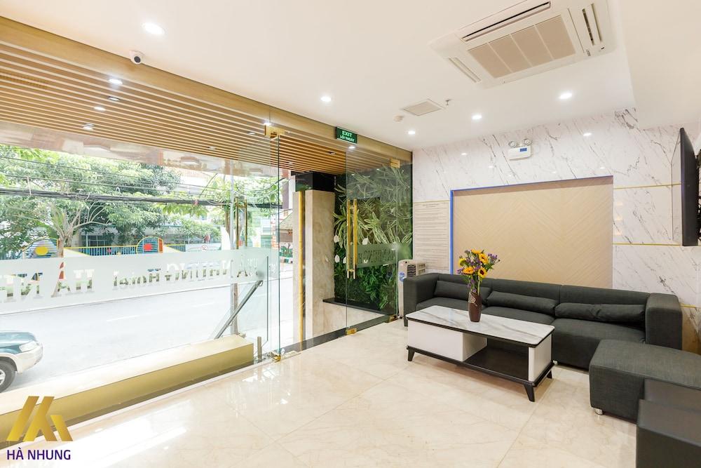 Ha Nhung Hotel - Lobby Sitting Area