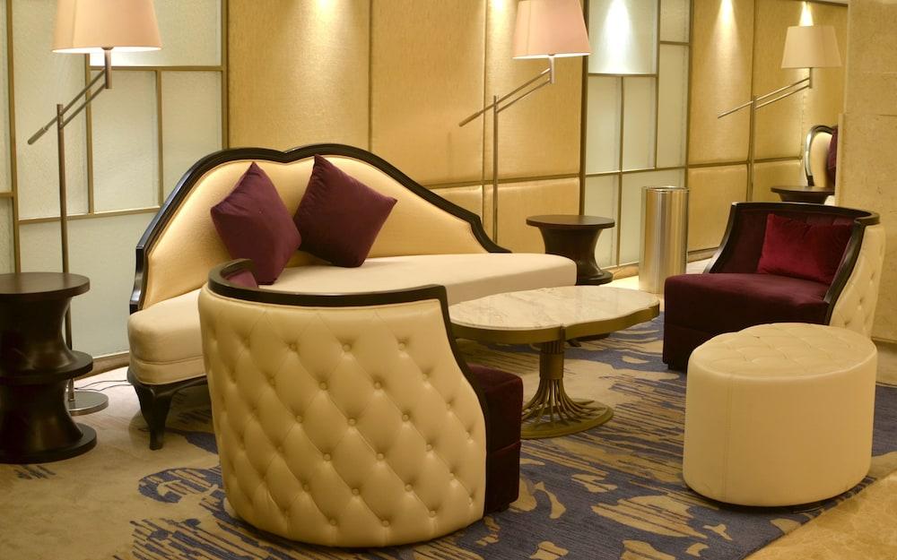 Louis Kienne Hotel Simpang Lima - Lobby Sitting Area