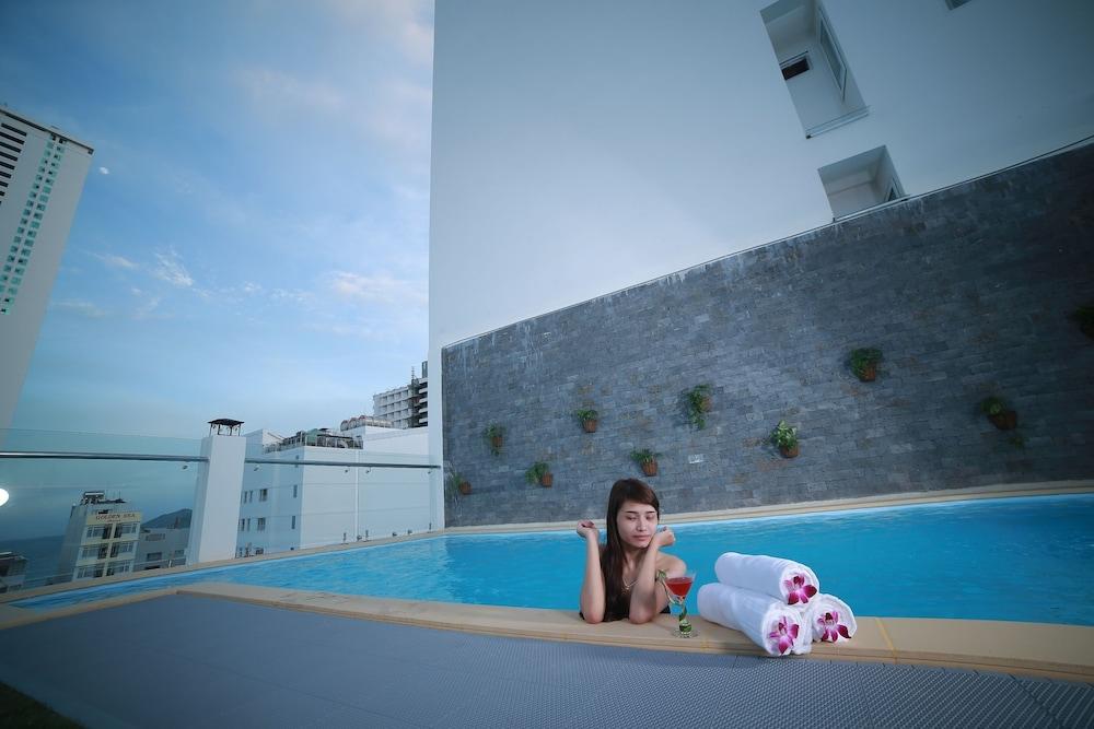 Edele Hotel - Rooftop Pool