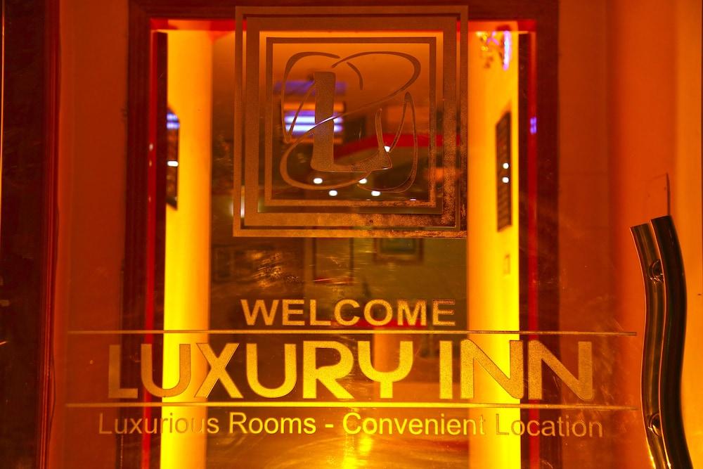 Luxury Inn - Interior Entrance