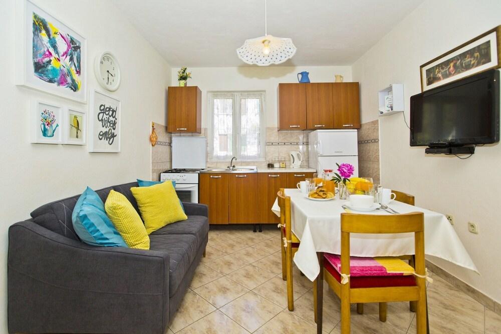 Apartments Lina - Living Room